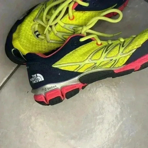 North Face women’s vibrant sole shoes size 6.6 - Picture 4 of 9